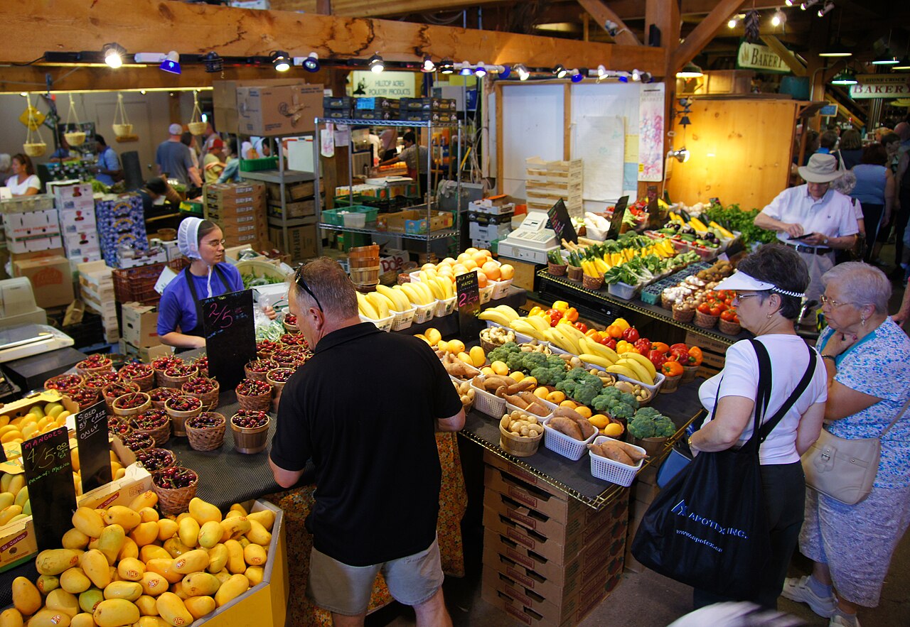 Illustrative produce vendor at a farmers market photo — not taken at Fort Washington Farmers Market